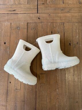 UGG iridescent sparkle pull on Waterproof rain boots little girls 6